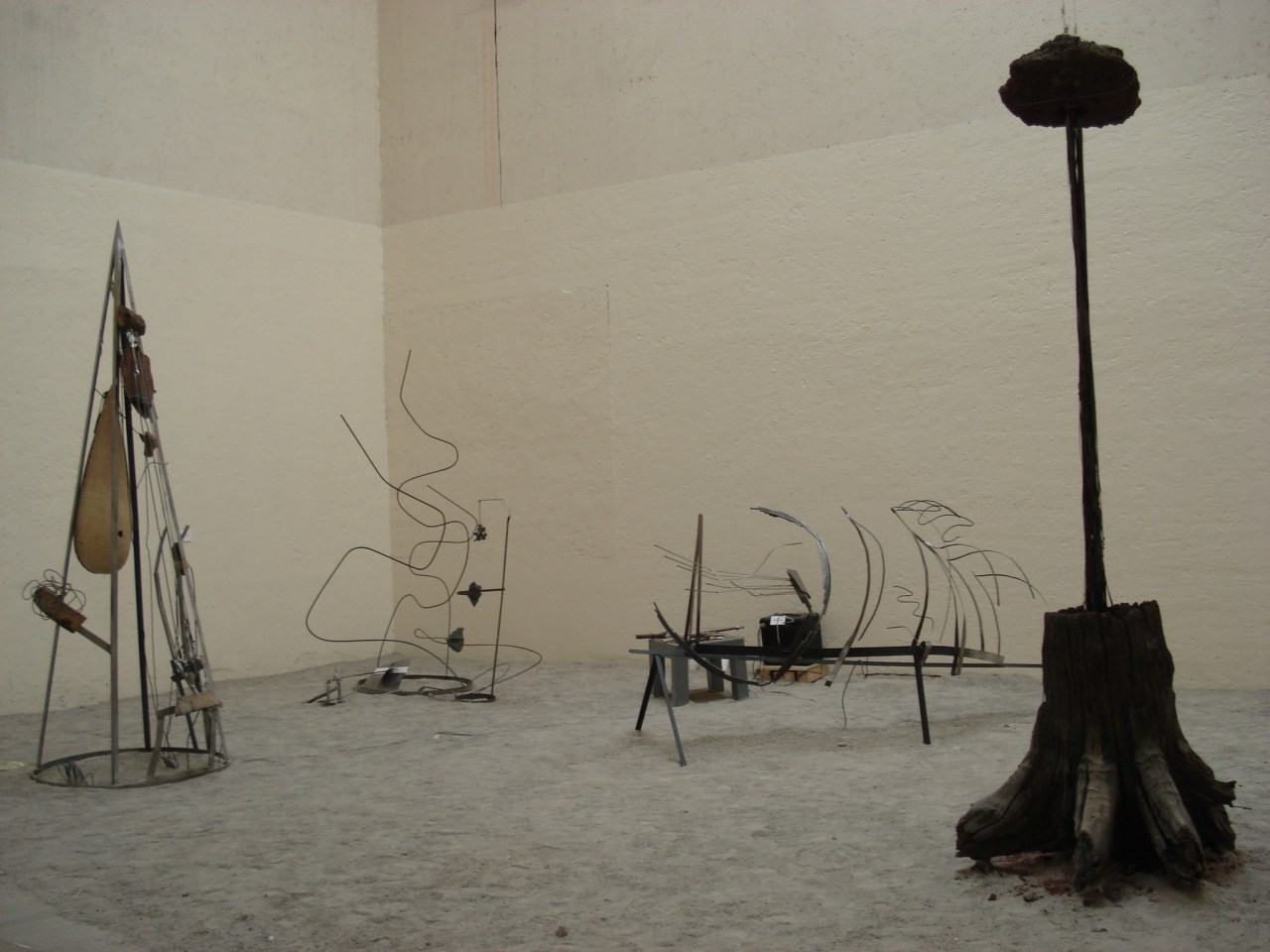 Vista de la muestra en La Esmeralda, Centro Nacional de las Artes de México. 2009